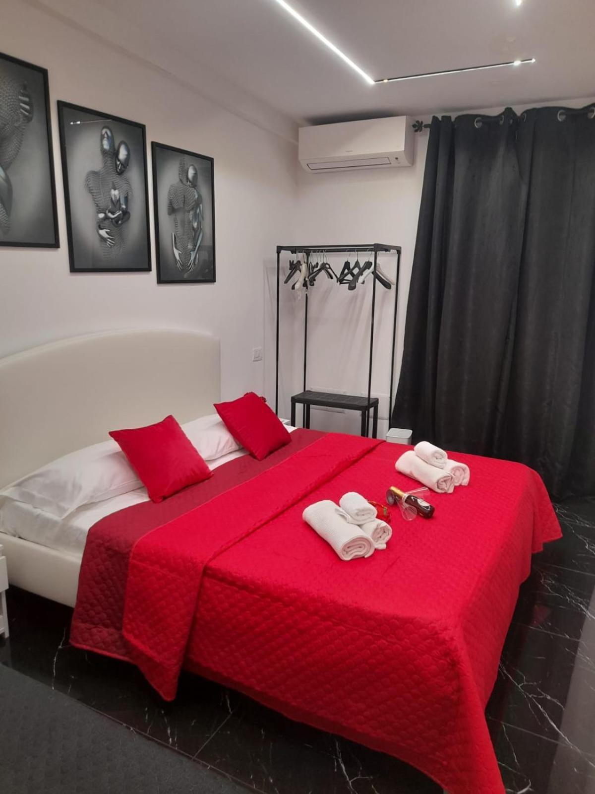 Lux House Naples Airport Hotel Exterior foto