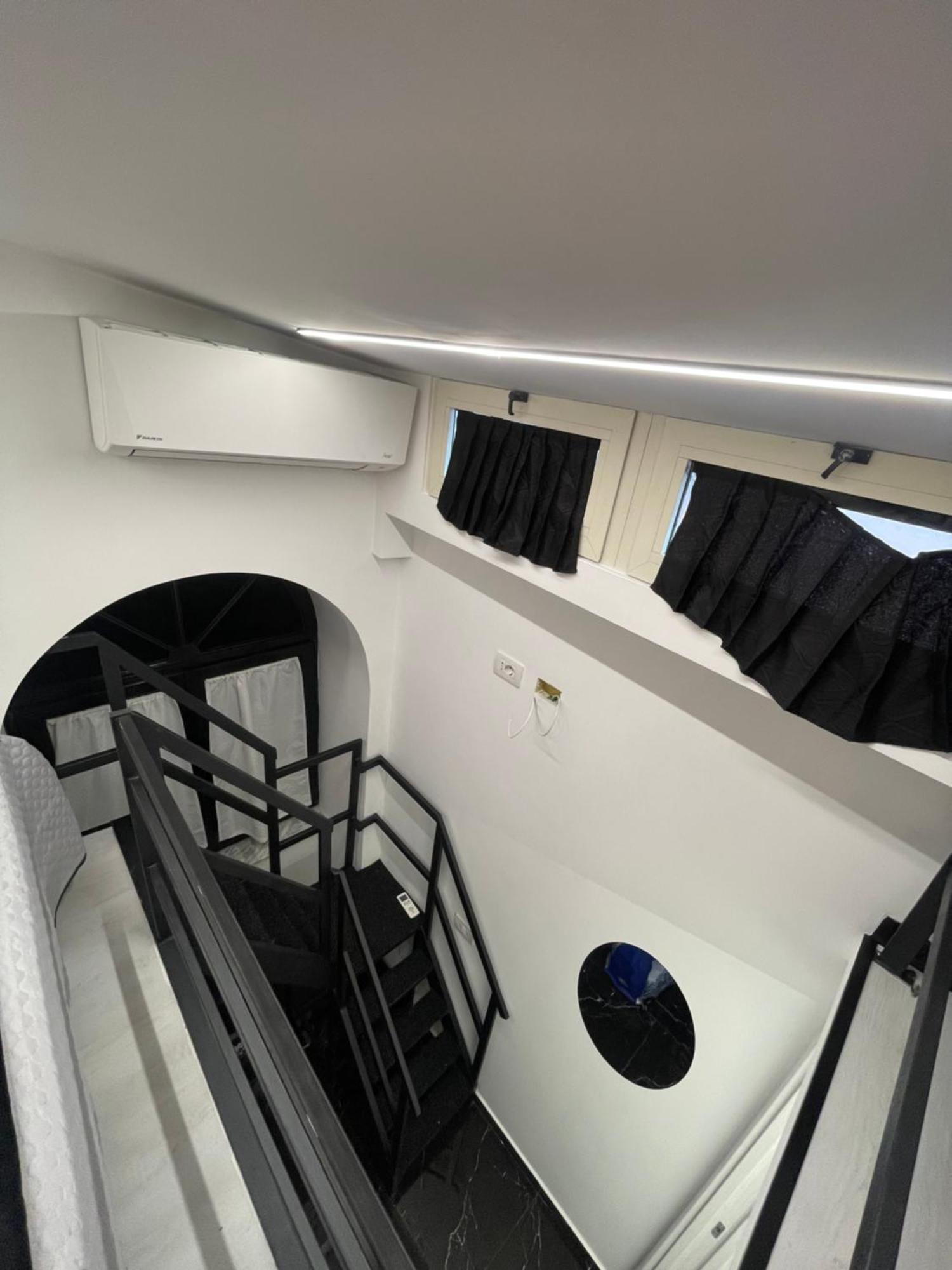 Lux House Naples Airport Hotel Exterior foto